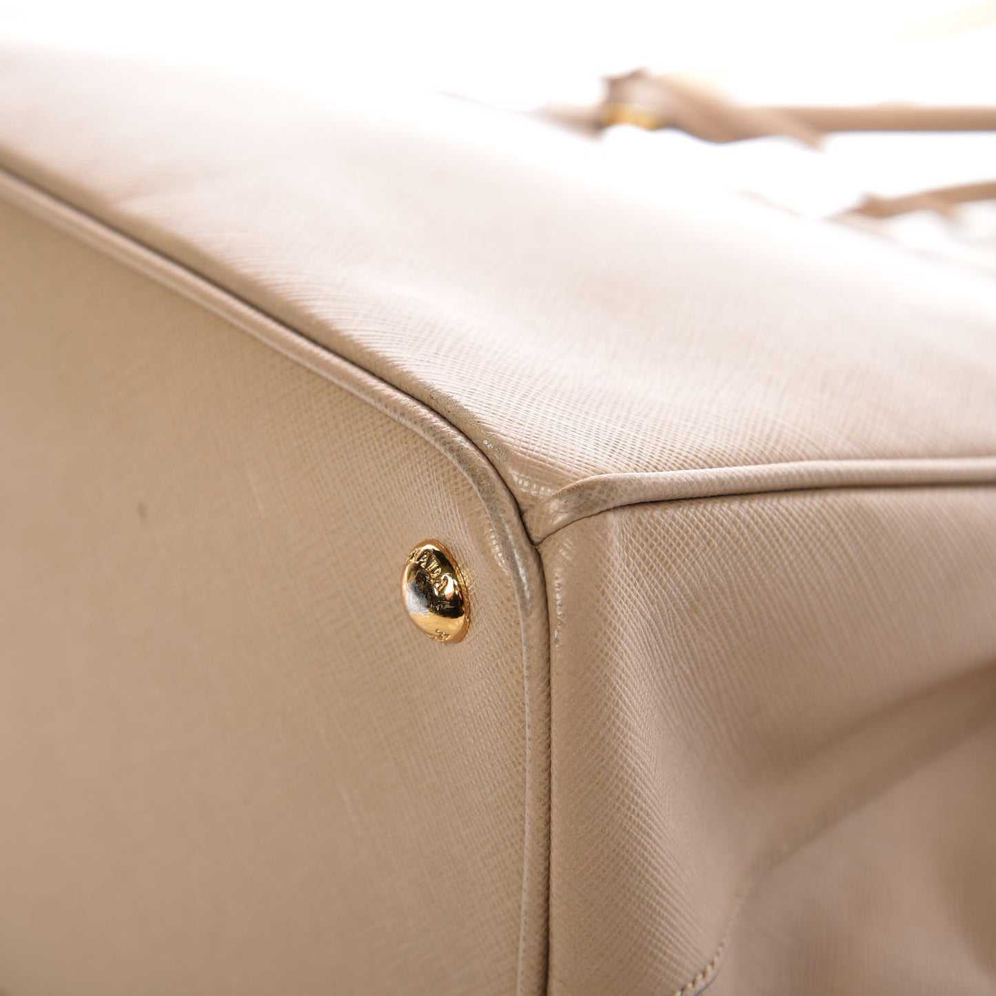 Saffiano Medium Galleria Double Zip Tote Sabbia