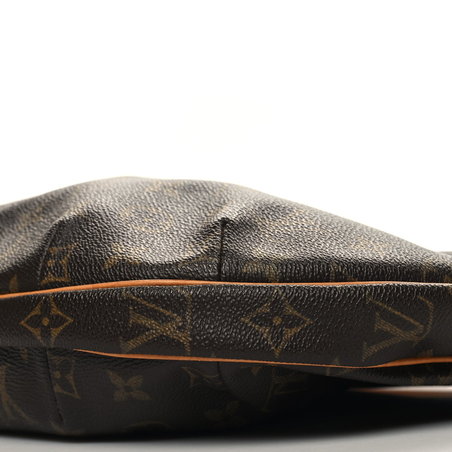 Monogram Croissant MM