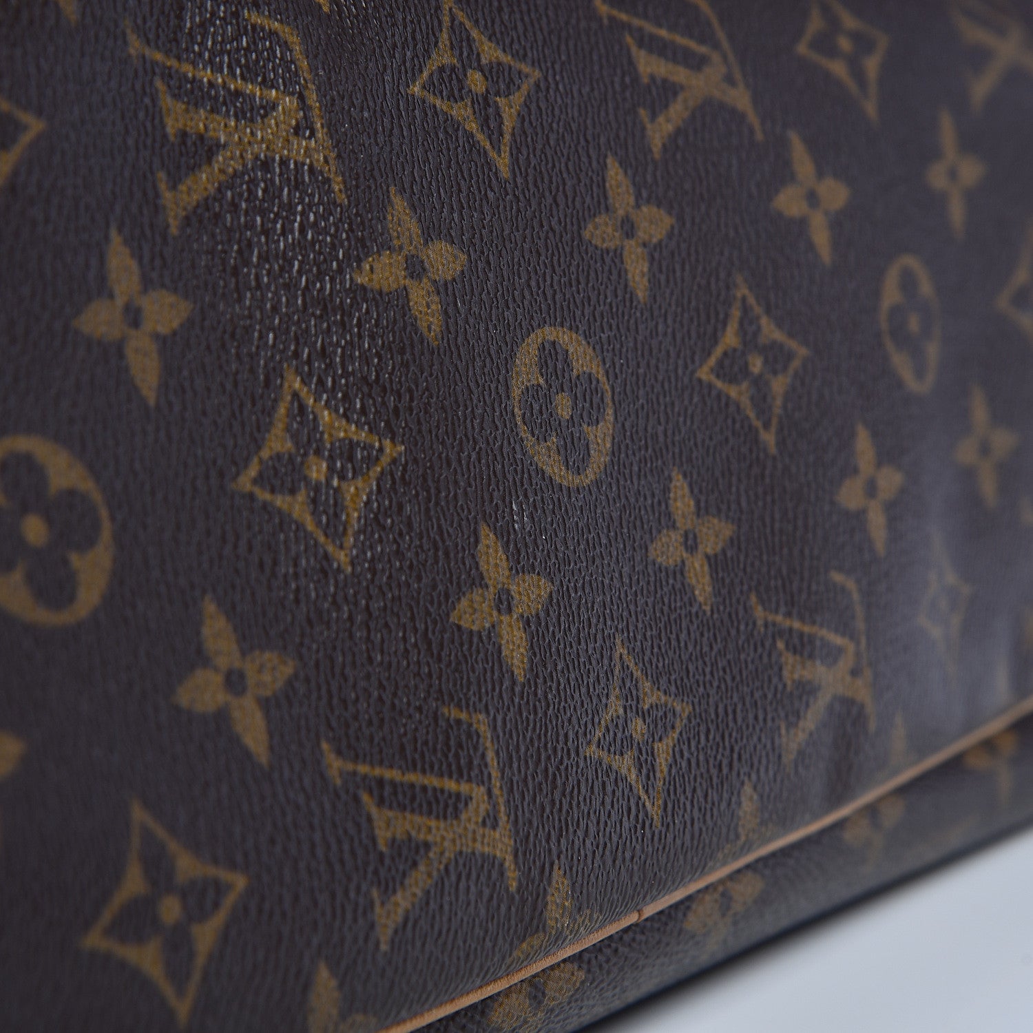 Louis Vuitton Monogram Batignolles Horizontal 32 of 32