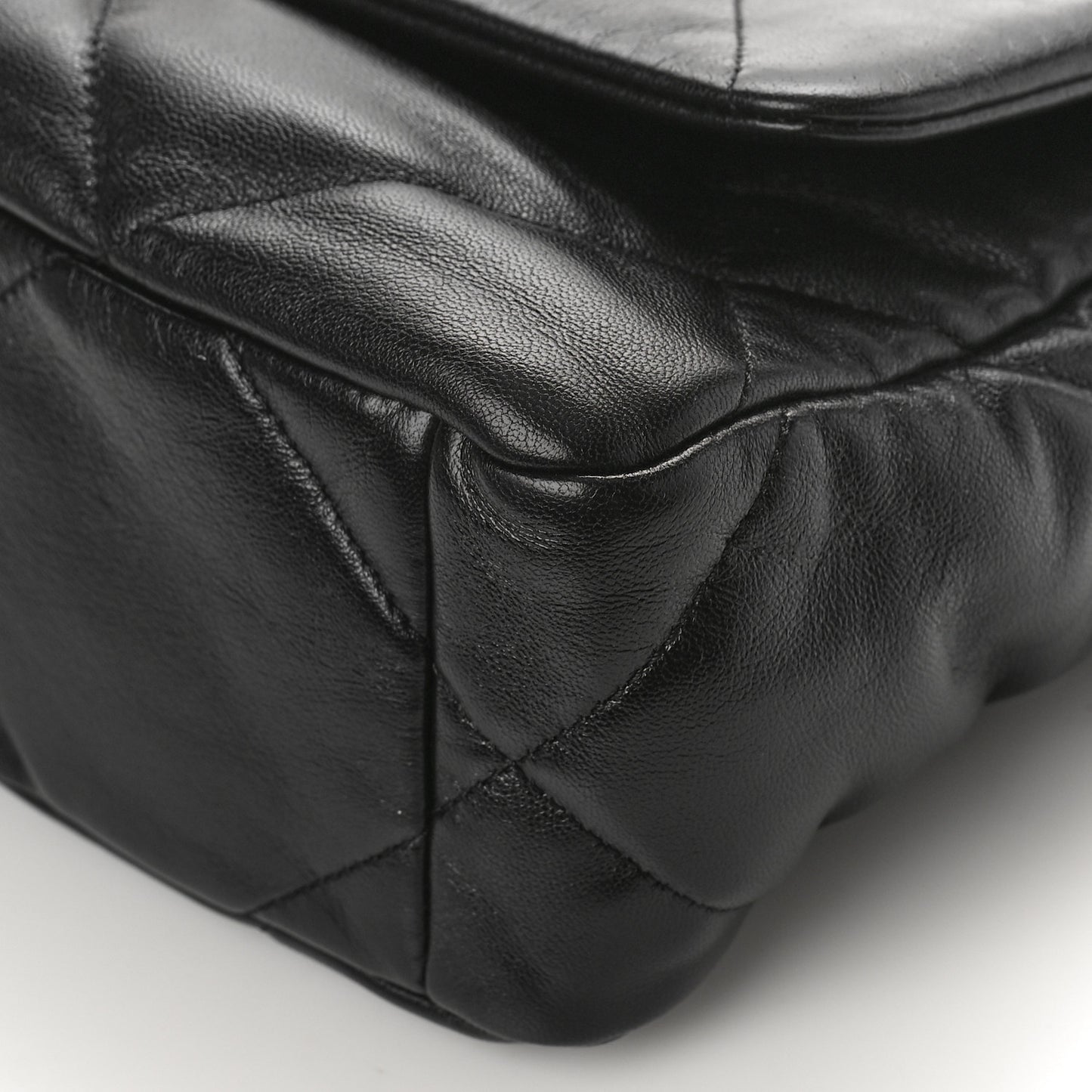Lambskin Quilted Medium Chanel 19 Flap Black