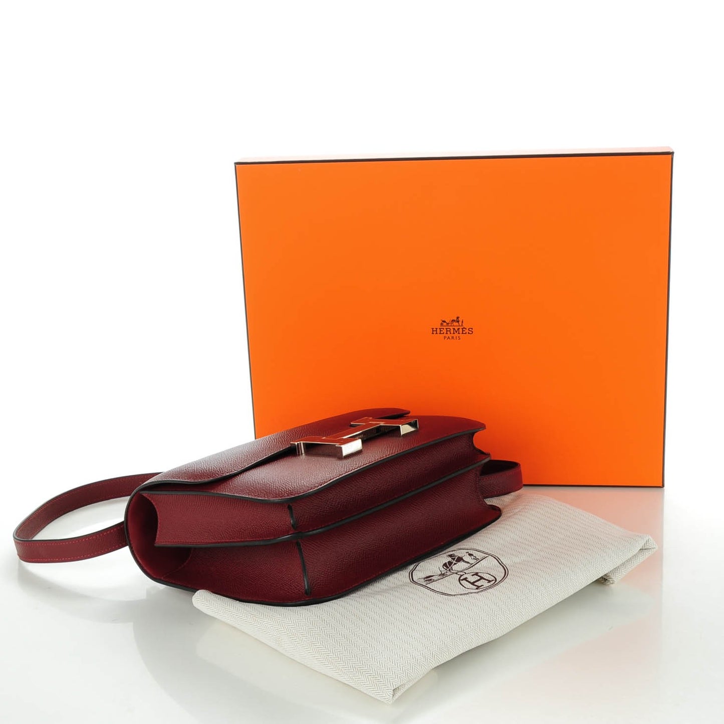Epsom Enamel Constance 24 Rouge H Bleu Nuit