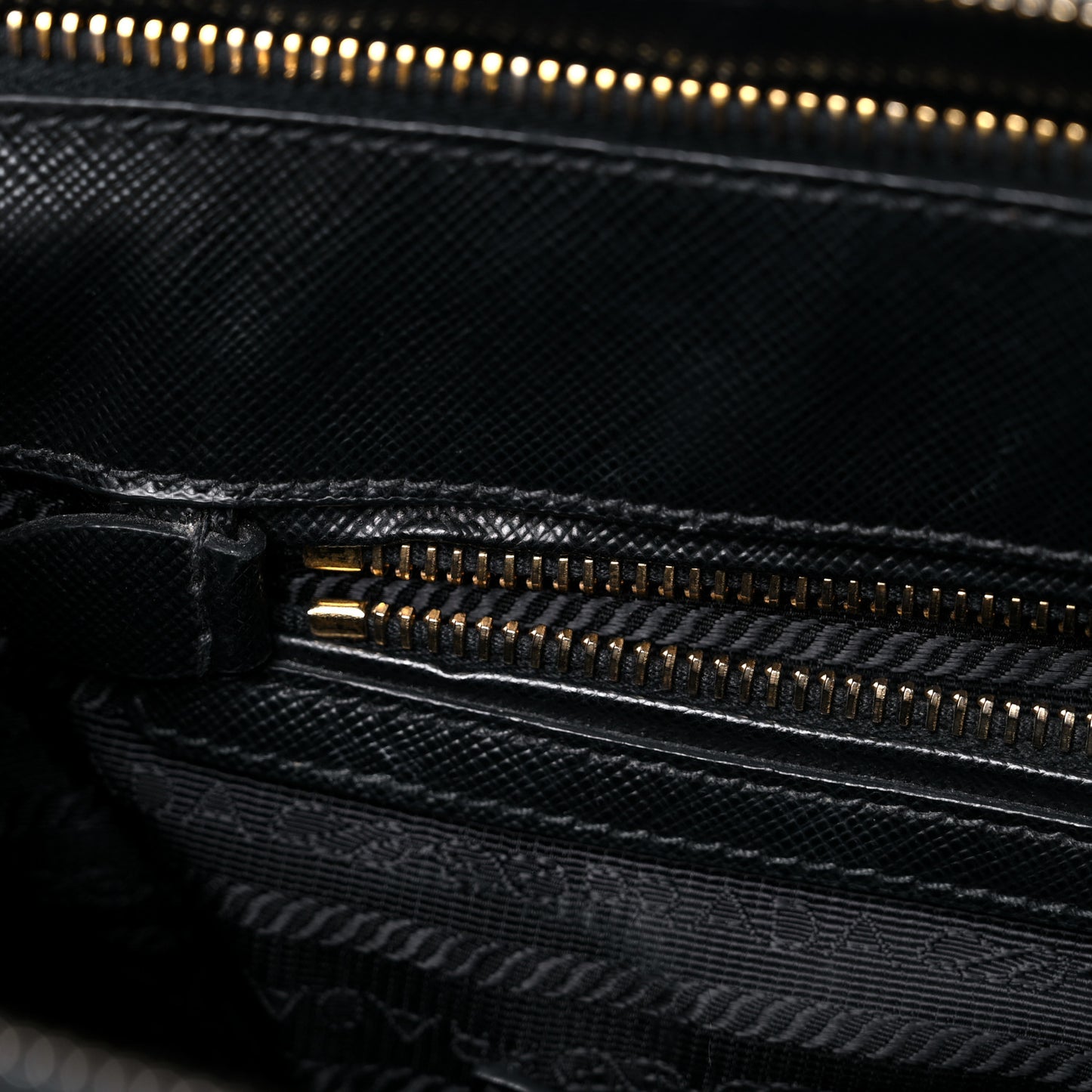 Saffiano Large Galleria Double Zip Tote Black