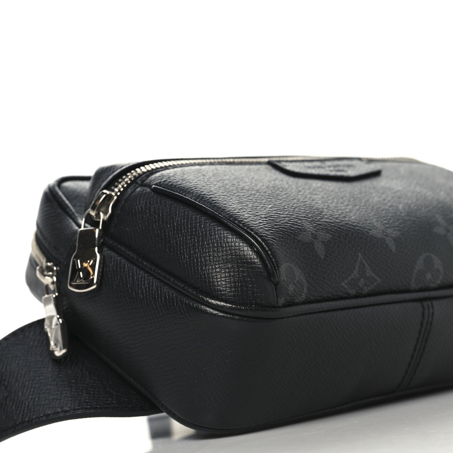 Louis Vuitton Taiga Monogram Outdoor Bumbag Black 8 of 9