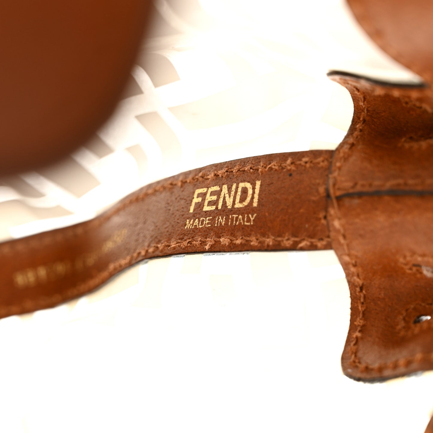 TPU FF Vitello Aura F is Fendi Grande Mon Tresor Bucket Bag White Cuoio