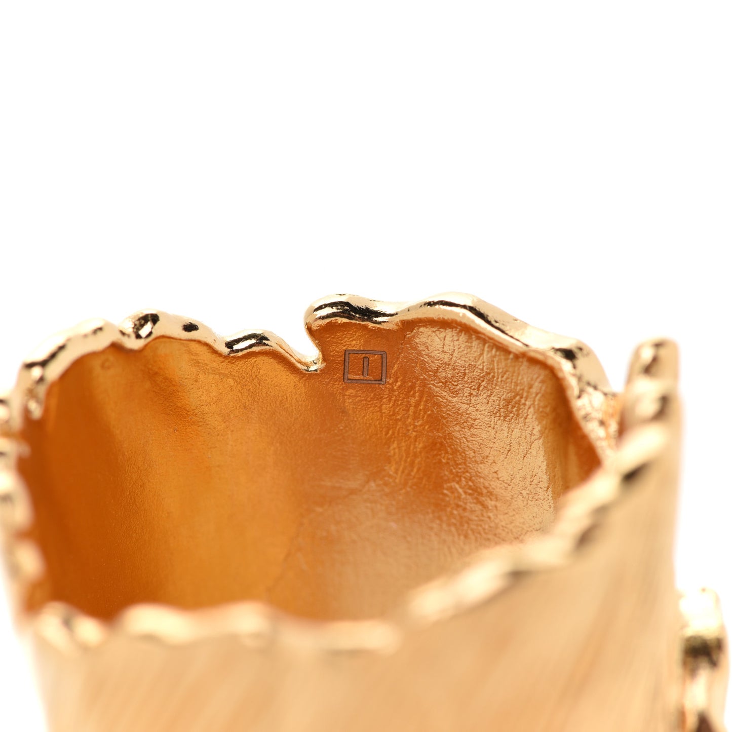 Textured Metal Interlocking G Finger Ring Gold