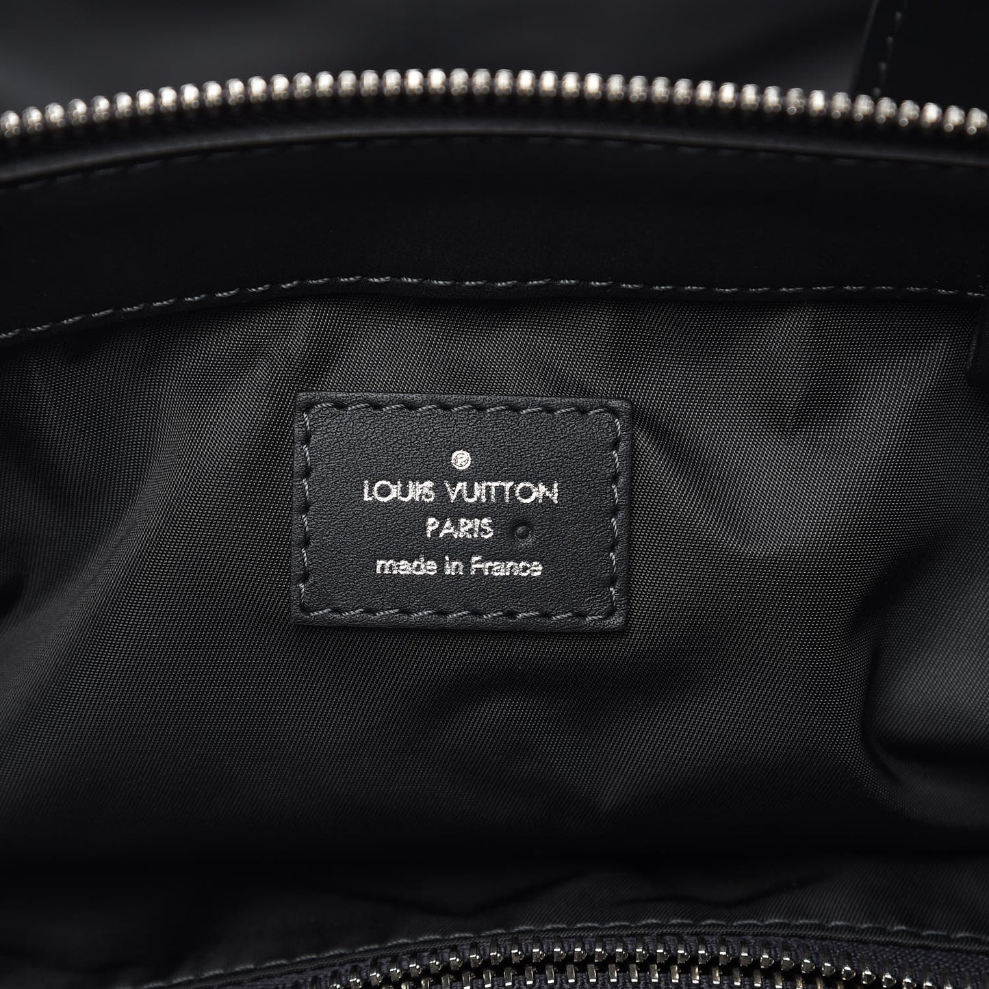 Calfskin V Line Move Messenger Asphalt