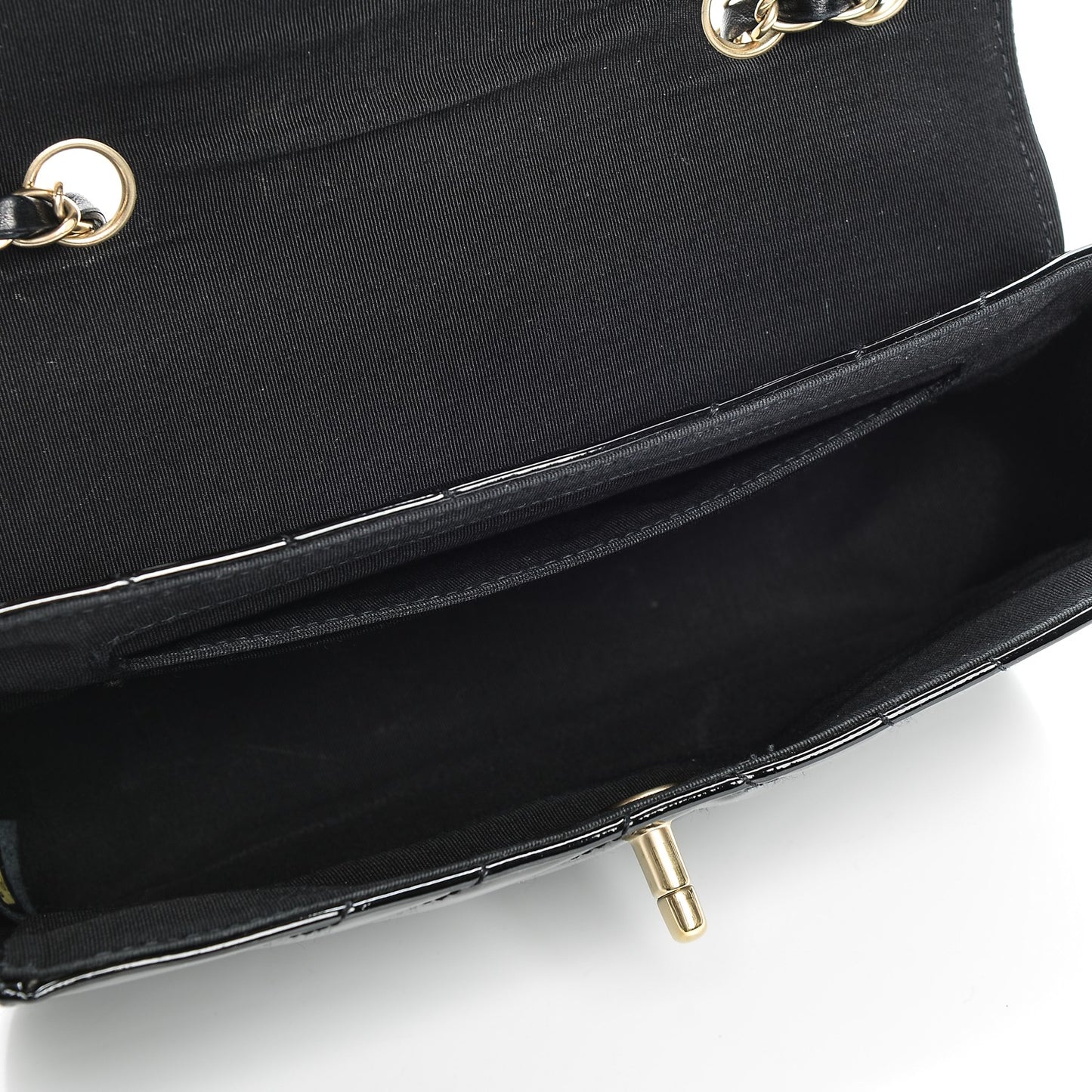 Patent Small Chevron Single Flap Black