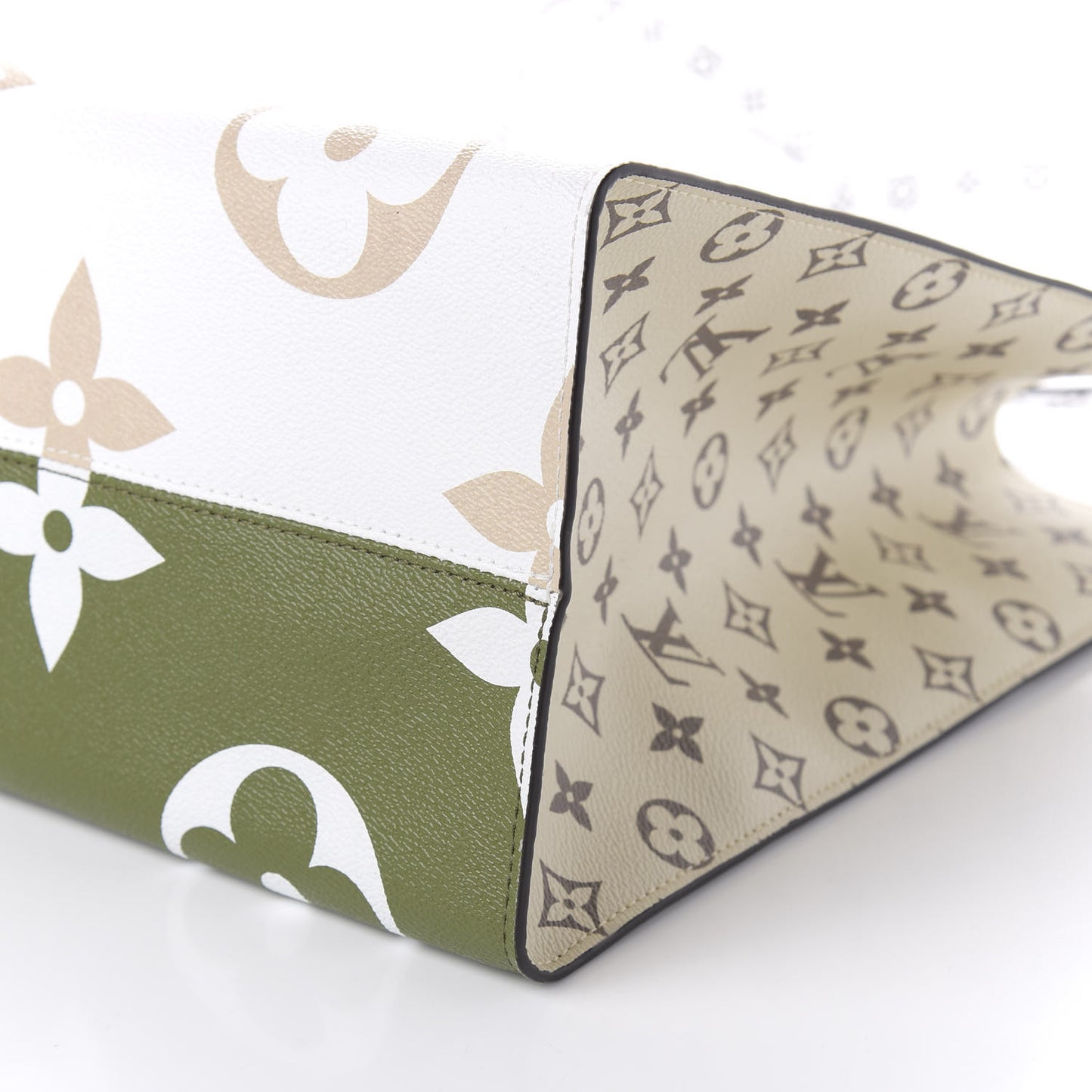 Monogram Giant Onthego GM Kaki Beige