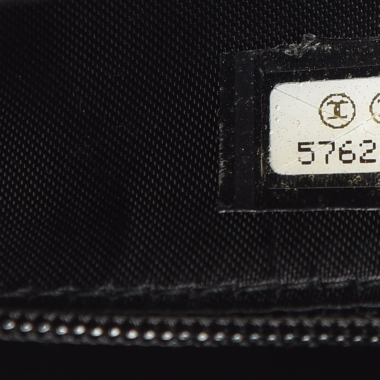 Caviar Medium Shoulder Bag Black