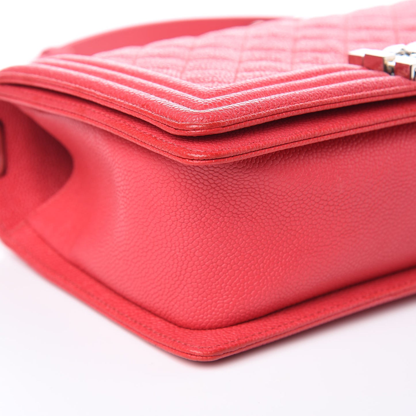 Caviar Quilted Medium Boy Flap Light Red