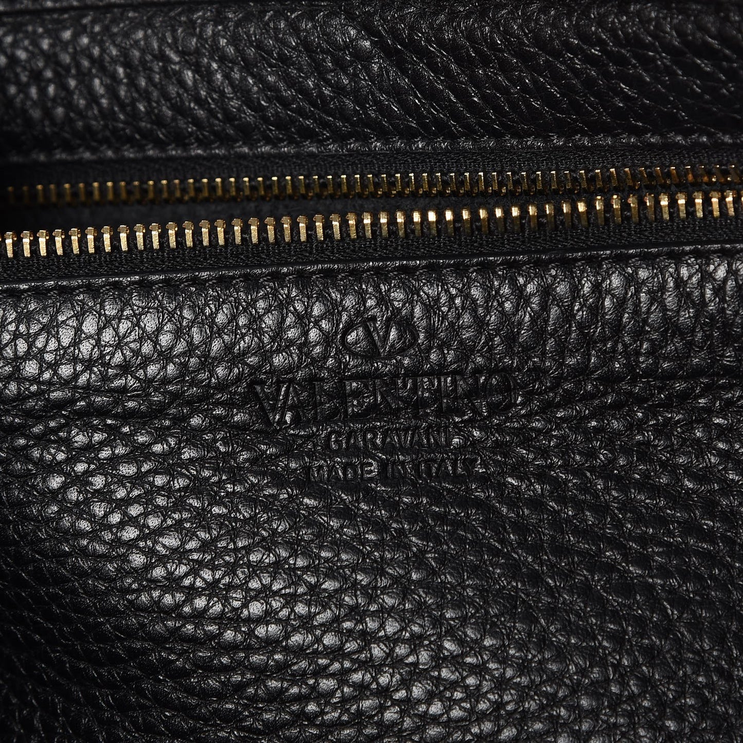 Pebbled Calfskin Medium Rockstud Tote Black