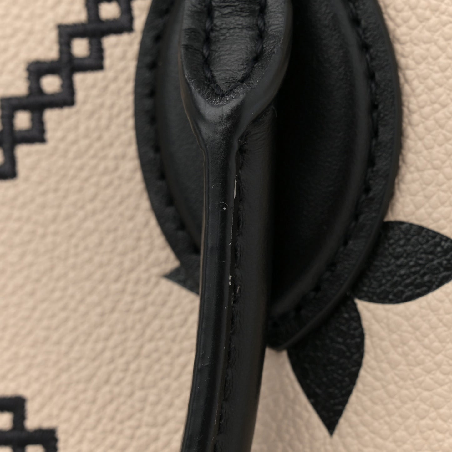 Empreinte Monogram Giant Broderies Onthego MM Cream Black