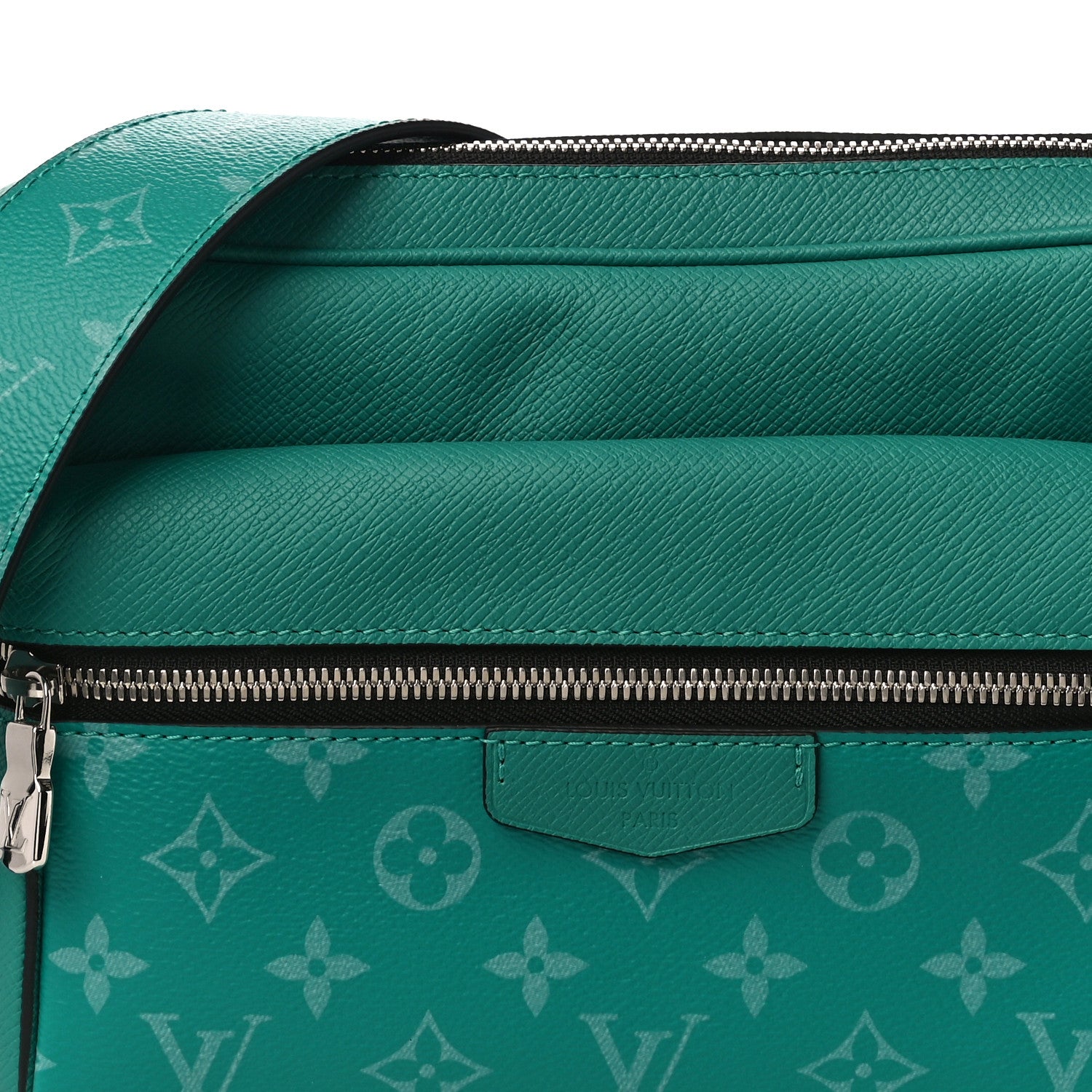 Louis Vuitton Taiga Monogram Outdoor Messenger Vert 8 of 10