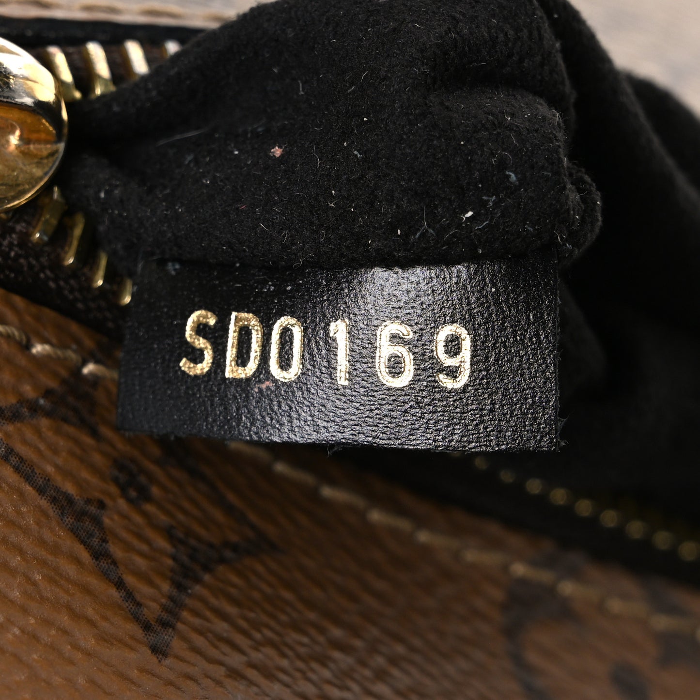 Reverse Monogram Pochette Metis