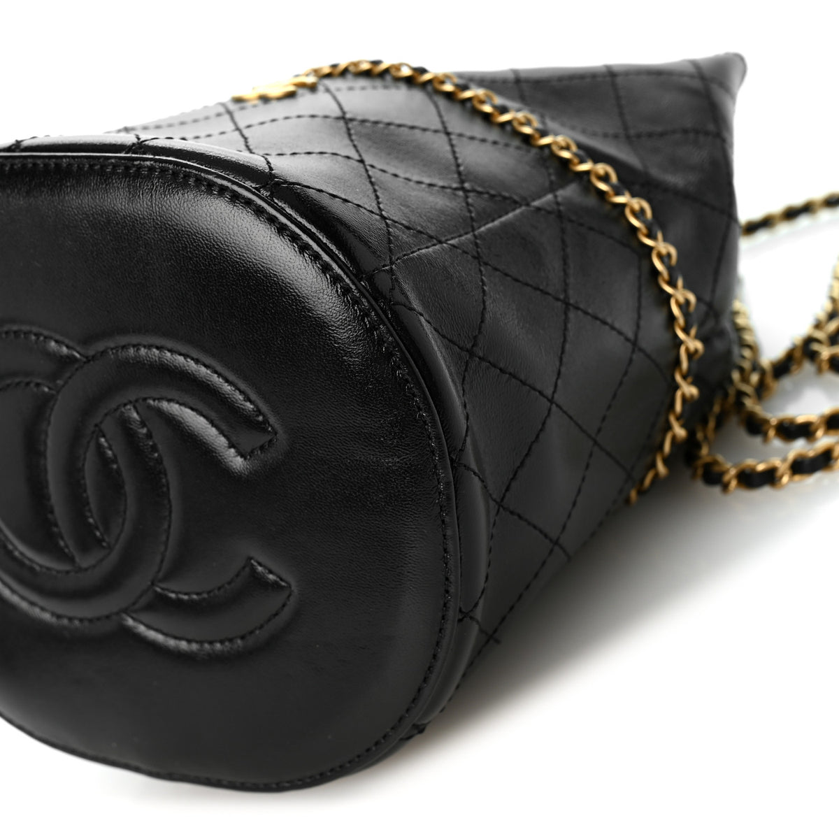 Shiny Lambskin Quilted Chain Around Drawstring Bucket Clutch With Chain Black