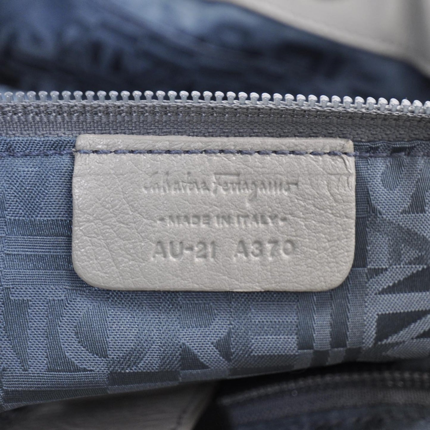 SALVATOREFERRAGAMOLeatherLargeHoboGrey