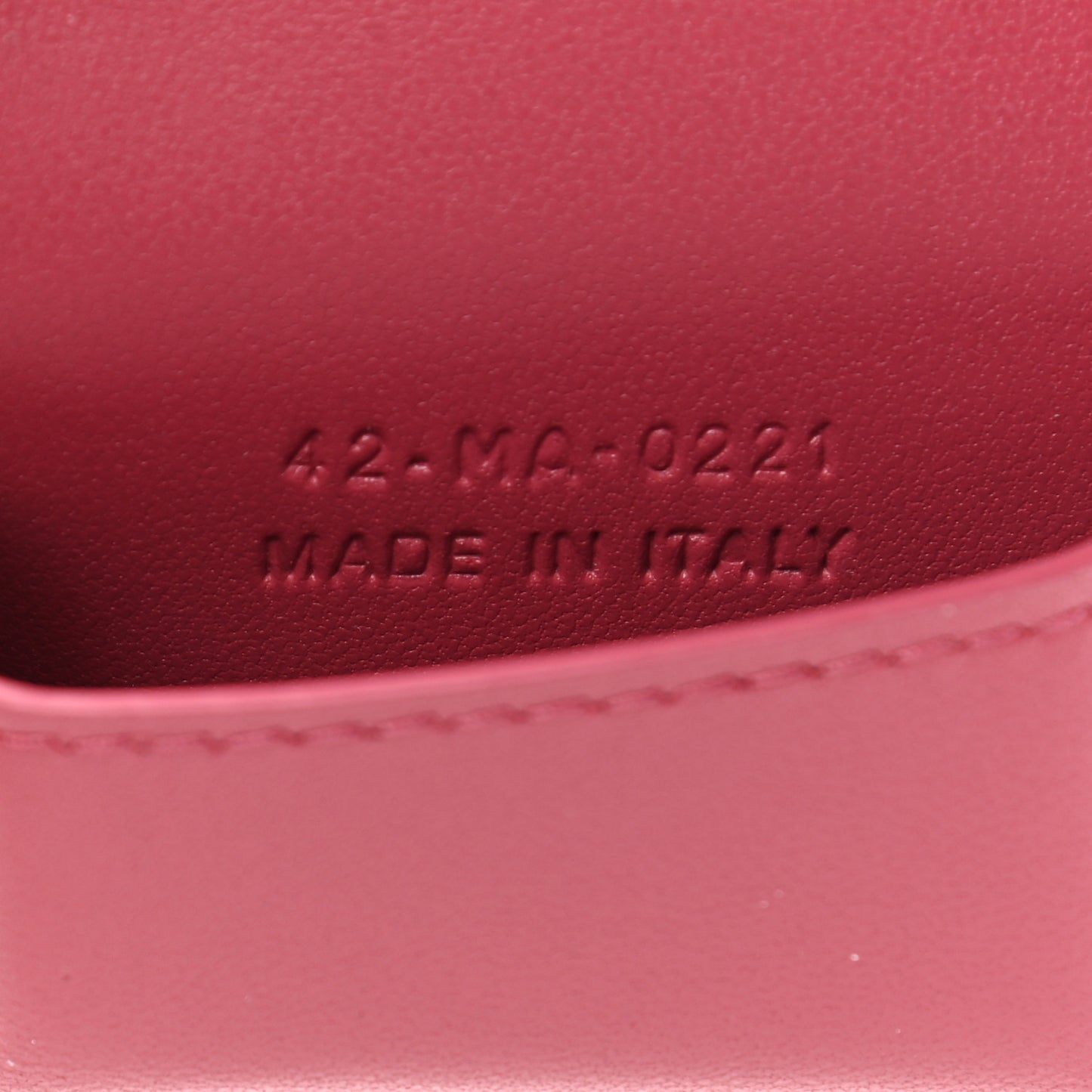 Grained Calfskin 30 Montaigne Airpods Case Pink