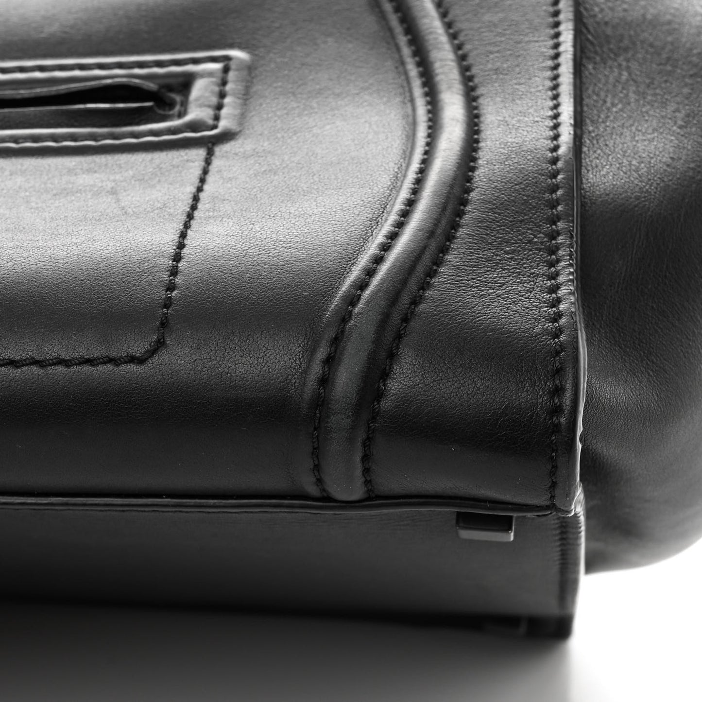 Smooth Calfskin Medium Phantom Luggage Black