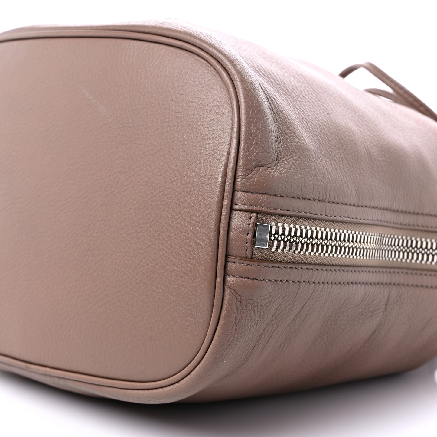 Veau Papier Plate Small Bucket Bag Sable