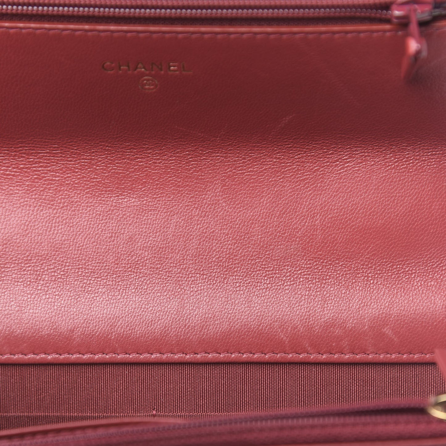 Goatskin Quilted 19 Wallet On Chain WOC Red