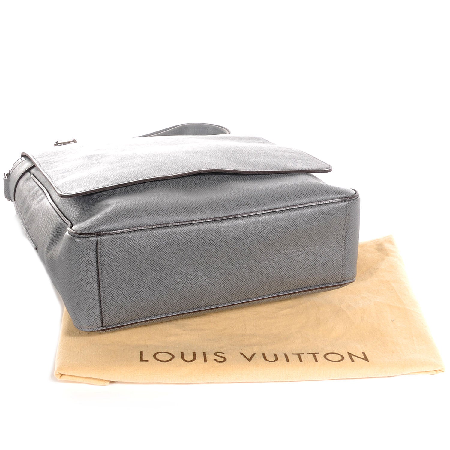 Louis Vuitton Taiga Milo Messenger Glacier 4 of 7