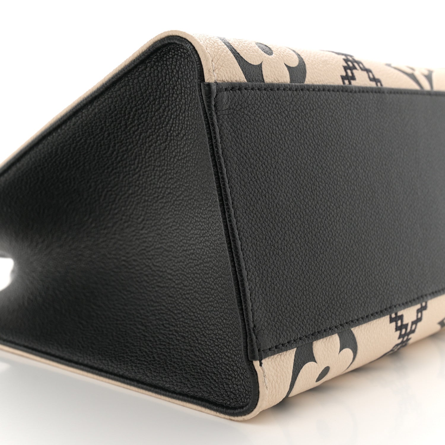 Louis Vuitton Empreinte Monogram Giant Broderies Onthego MM Cream Black 8 of 12
