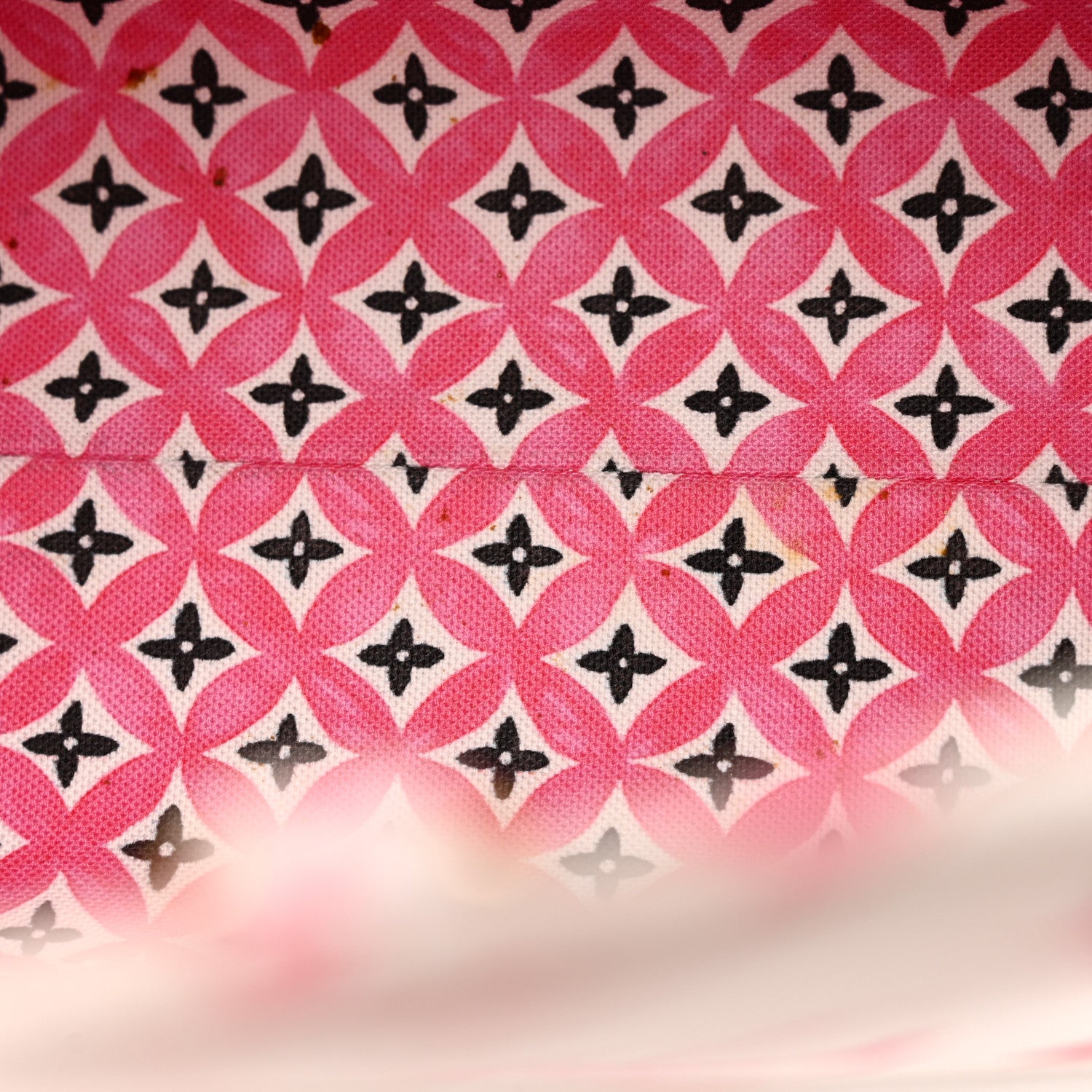 Louis Vuitton Monogram Giant By The Pool 2.0 Onthego PM Pink 14 of 17