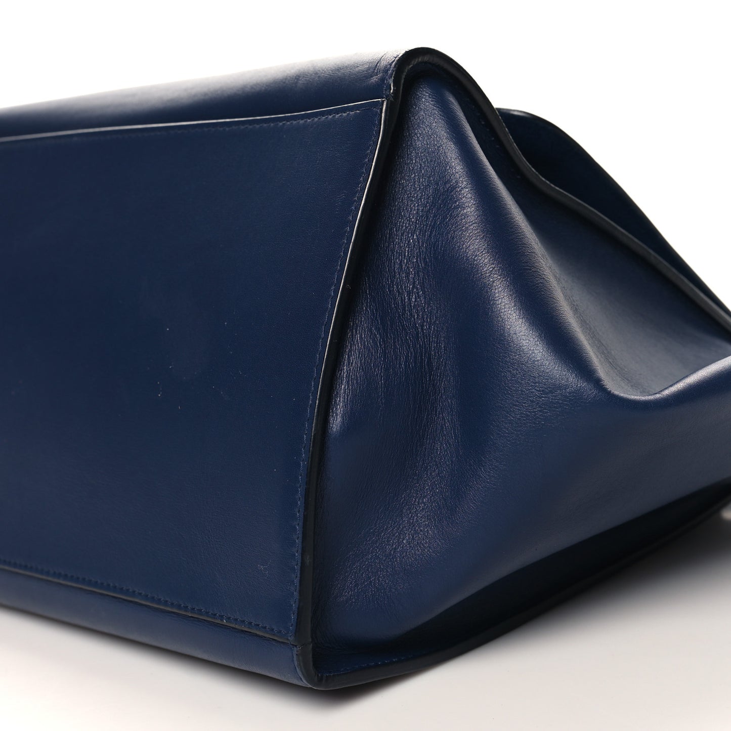 Smooth Calfskin Medium Trapeze Indigo