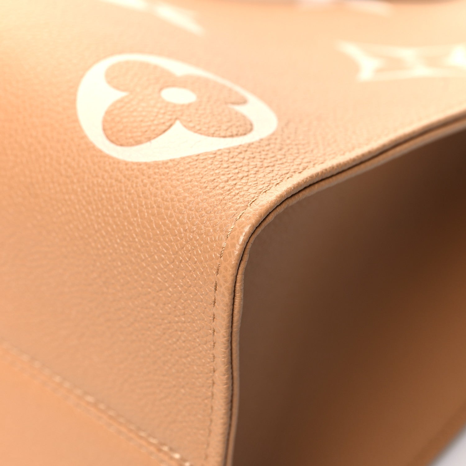 Louis Vuitton Empreinte Monogram Giant Onthego MM Arizona Creme 9 of 11