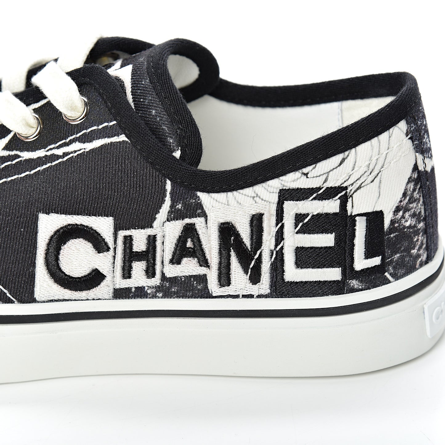 Printed Fabric Low Top Logo Sneakers 39 White Black