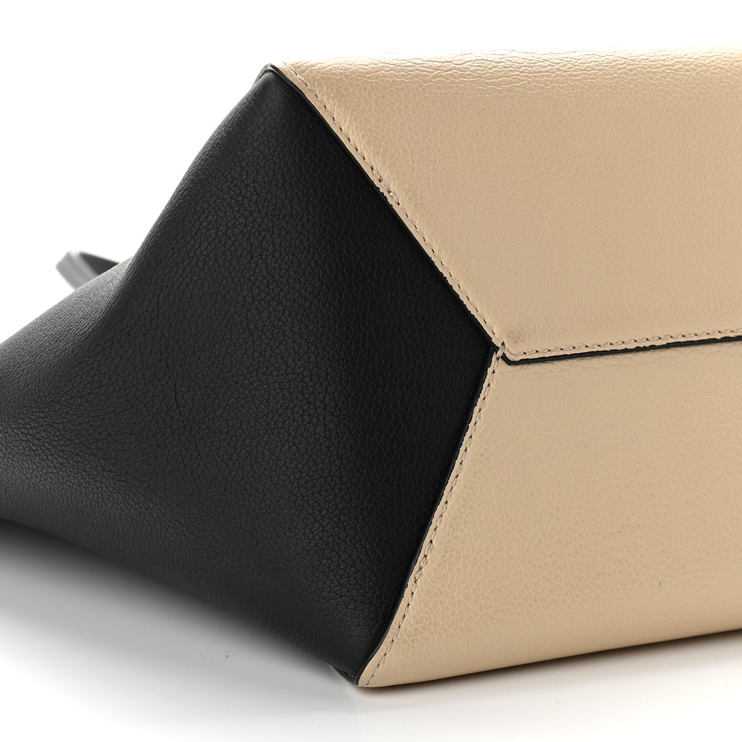 Calfskin Lockme Cabas Vanille Black