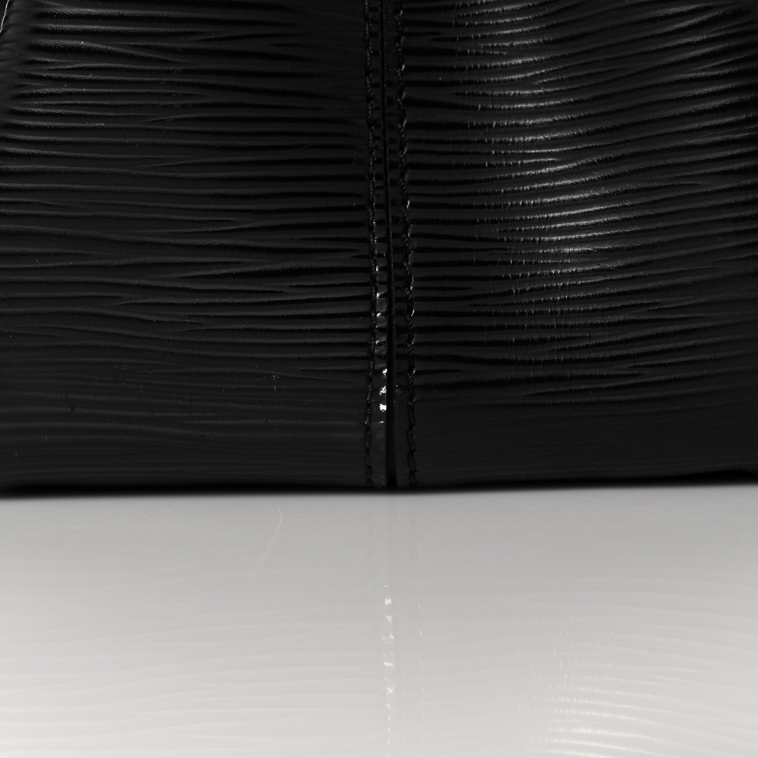 Louis Vuitton Epi Segur MM Black 25 of 25