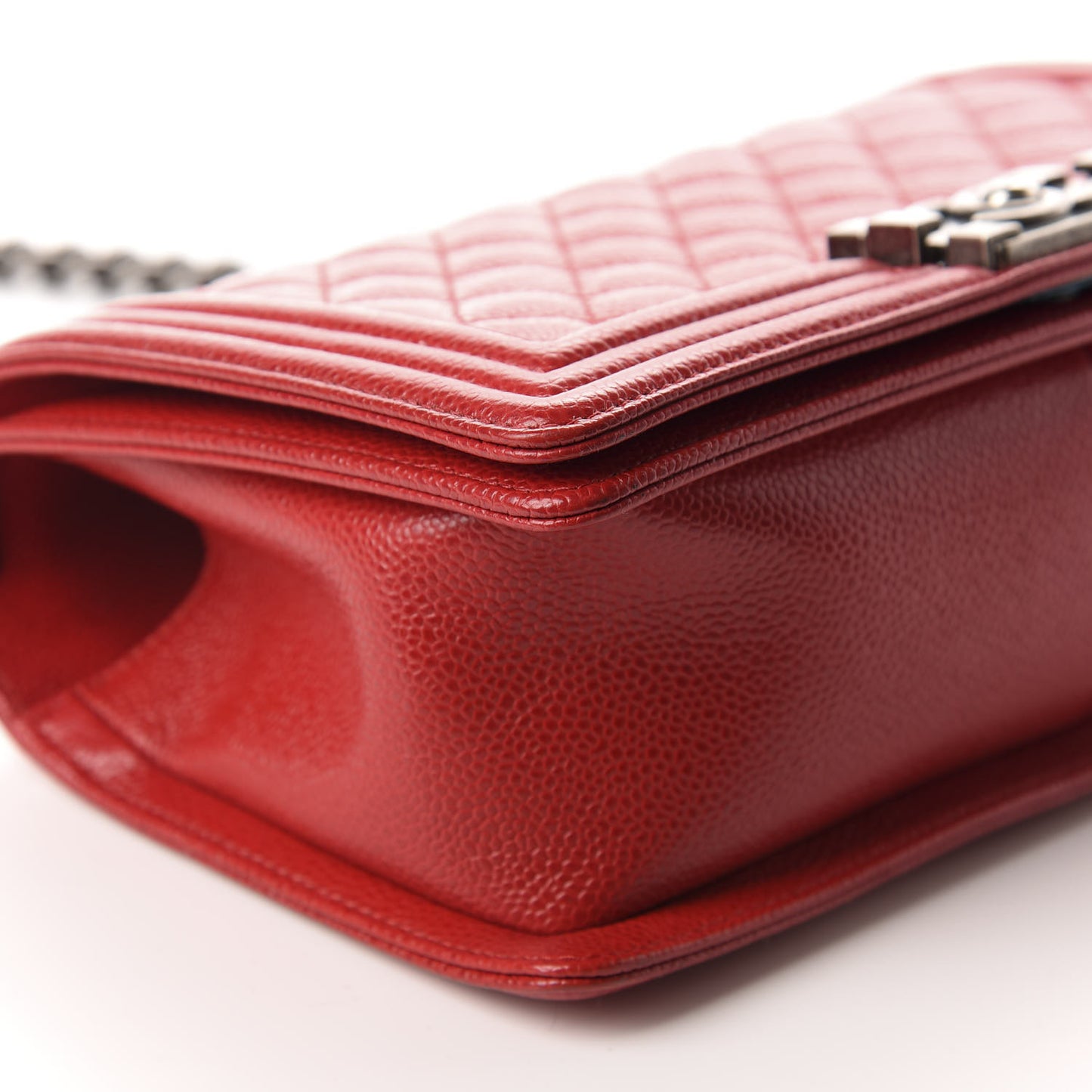Caviar Quilted Medium Boy Flap Red