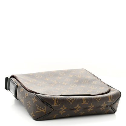 Louis Vuitton Monogram Macassar District PM 4 of 9