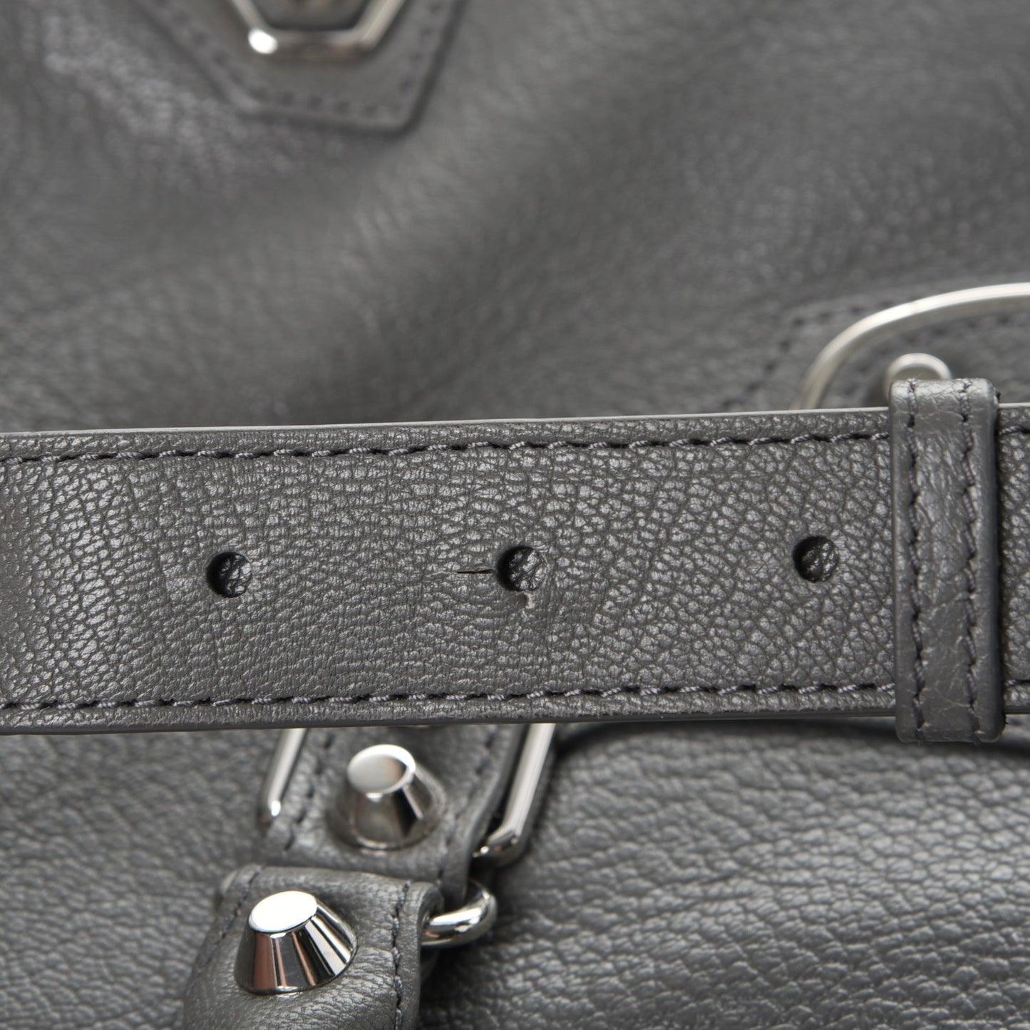 Chevre Silver Metallic Edge Hardware S City Gris Acier