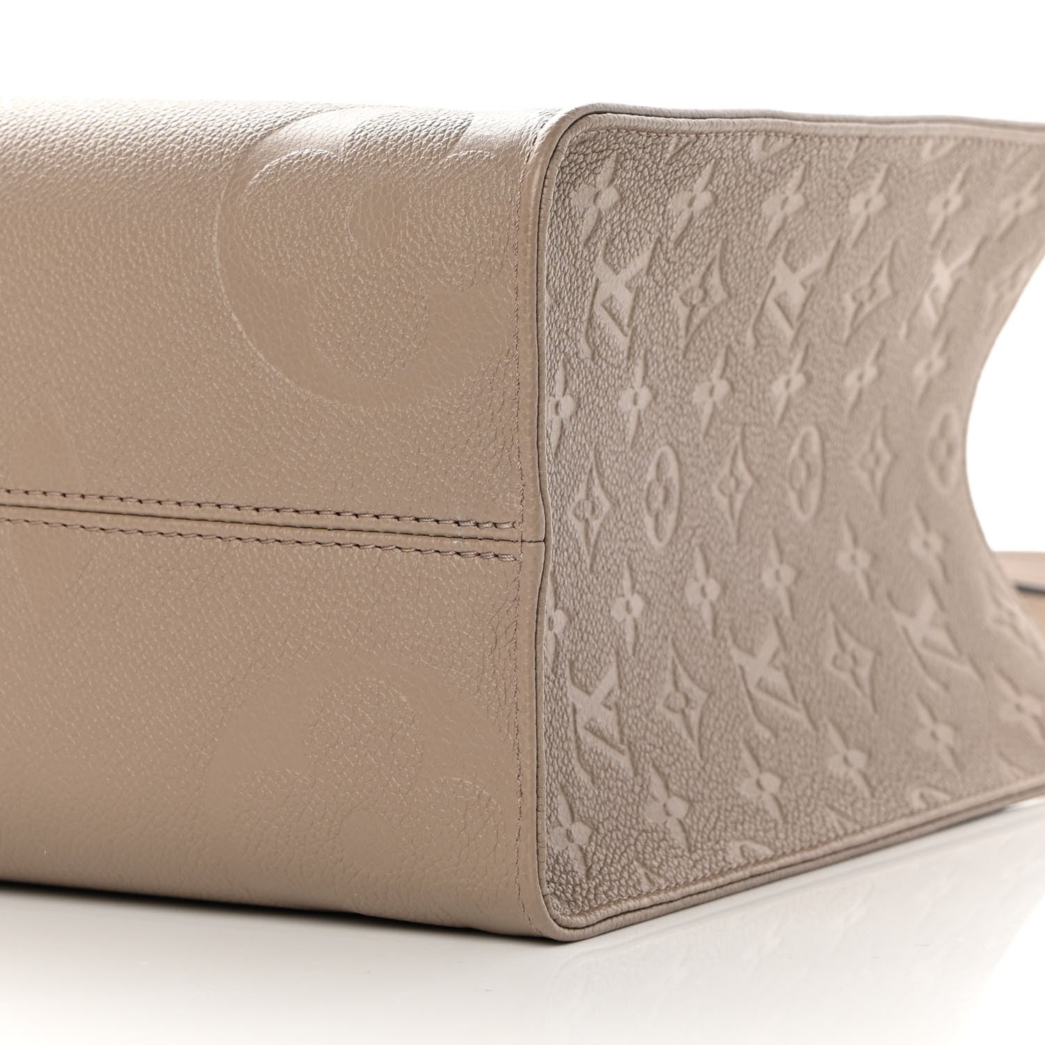 Louis Vuitton Empreinte Monogram Giant Onthego MM Tourterelle 9 of 10
