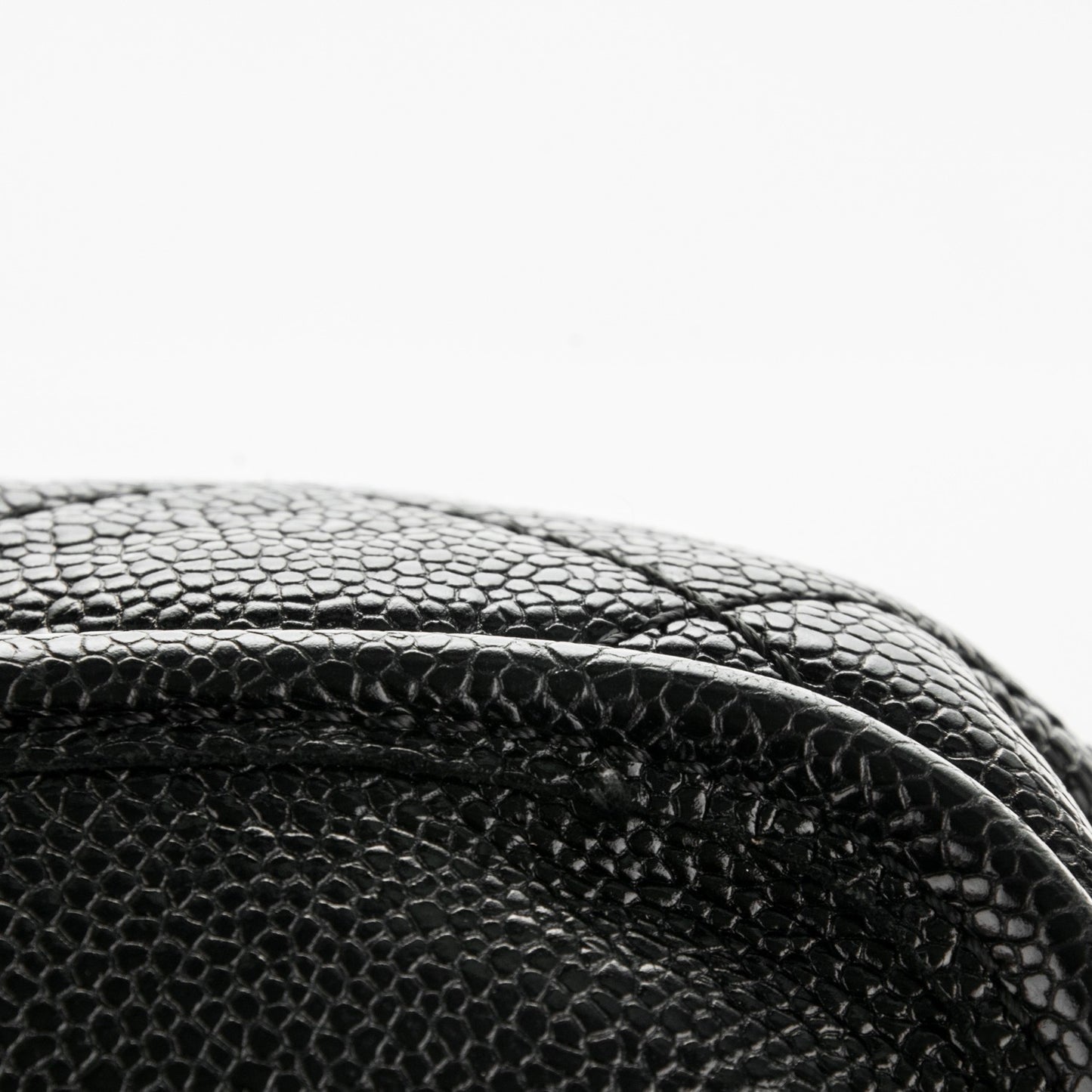 Grained Calfskin Medium Natural Beauty Flap Black