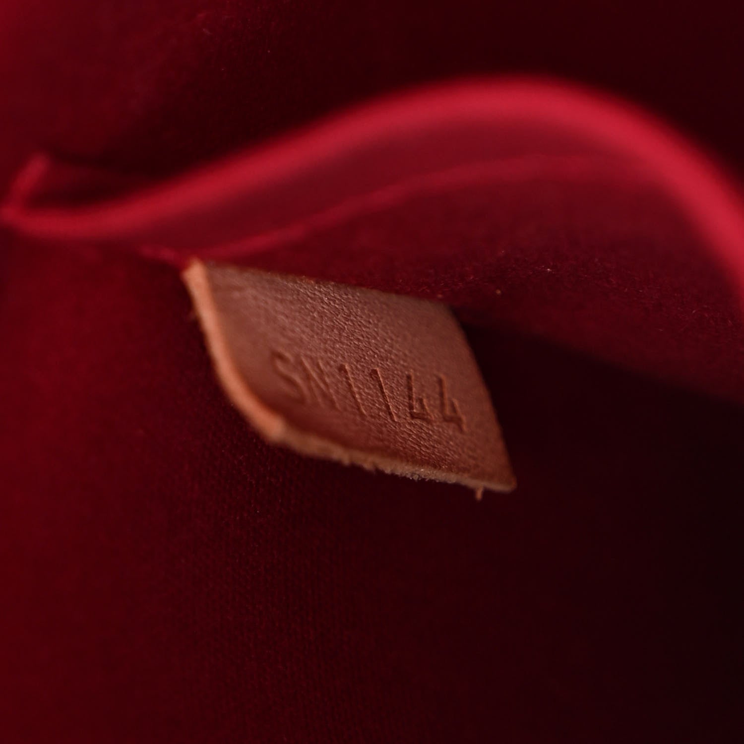Louis Vuitton Vernis Alma PM Pomme D'Amour 7 of 11