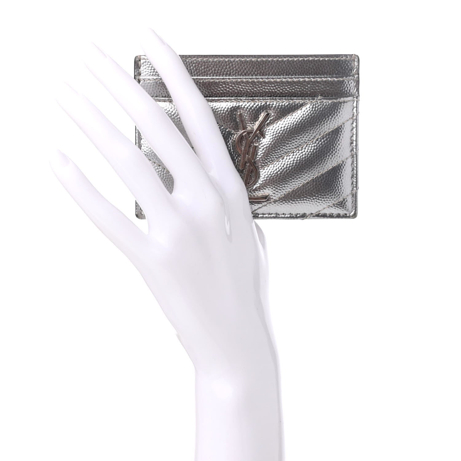 Saint Laurent Metallic Grain De Poudre Matelasse Chevron Monogram Credit Card Case Argento 2 of 9