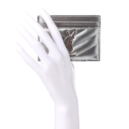 Saint Laurent Metallic Grain De Poudre Matelasse Chevron Monogram Credit Card Case Argento 2 of 9
