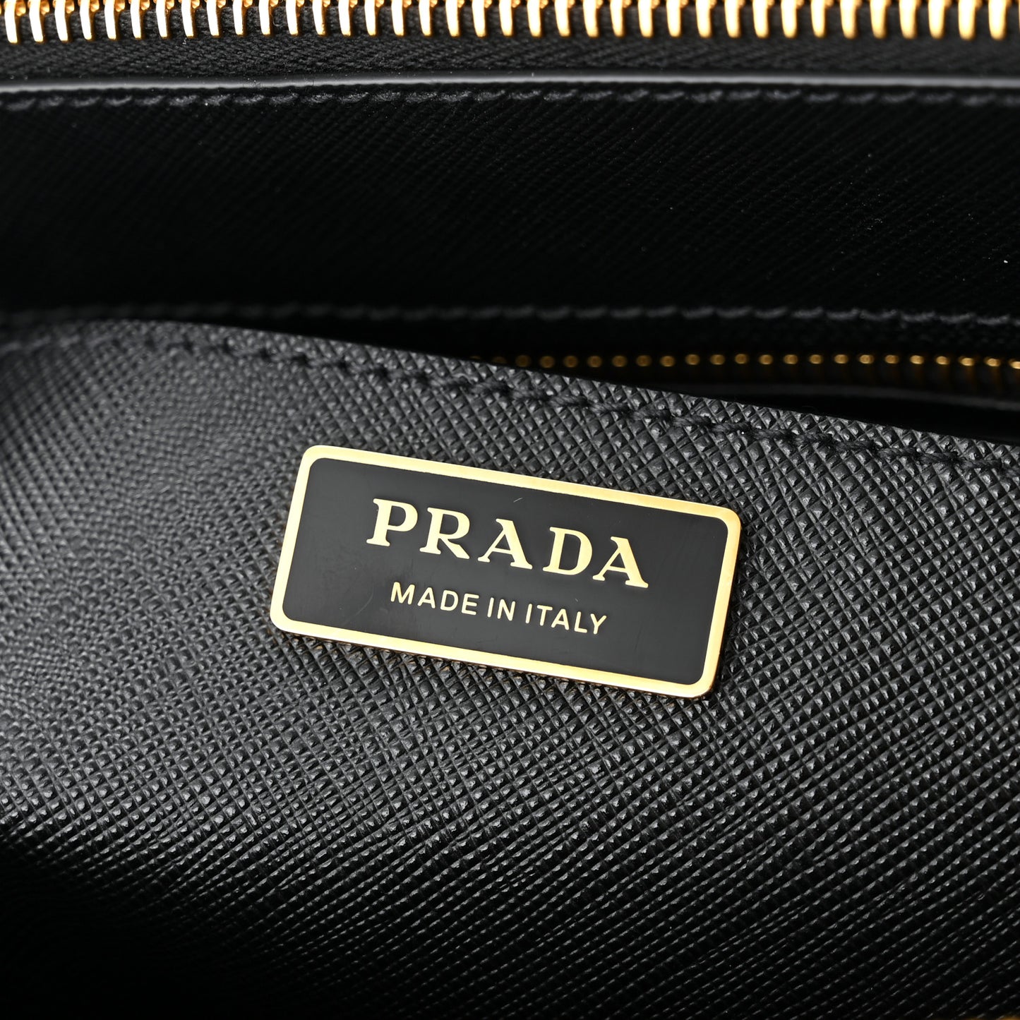 Saffiano Medium Galleria Double Zip Tote Black