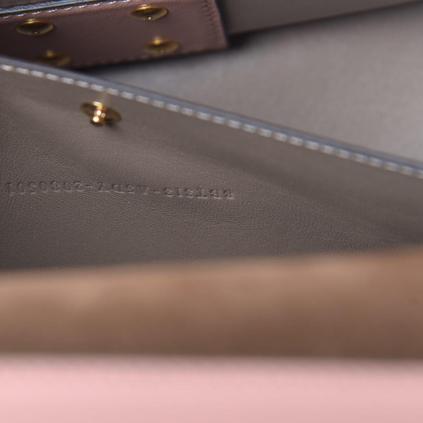 Vitello Grace Matte F is Fendi Kan U Shoulder Bag Rosa Bourbon