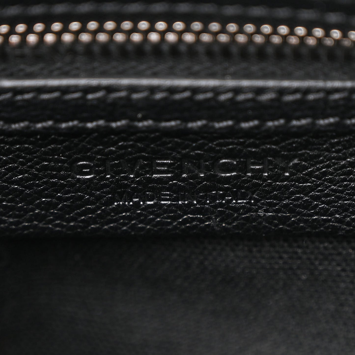 Sugar Goatskin Medium Antigona Black