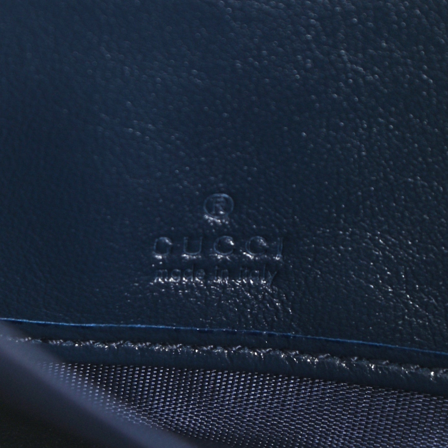 Vintage Effect Calfskin Matelasse Diagonal Torchon GG Marmont Zip Around Wallet Blue Agata Mystic White