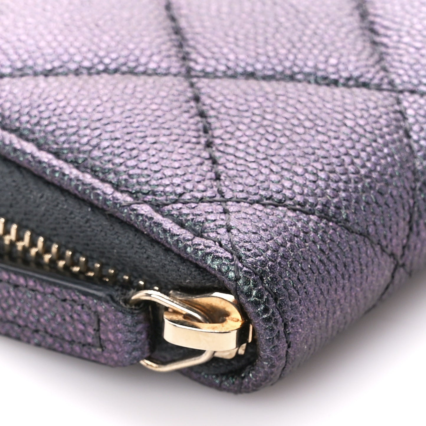 Iridescent Caviar Quilted Zip Coin Purse Black