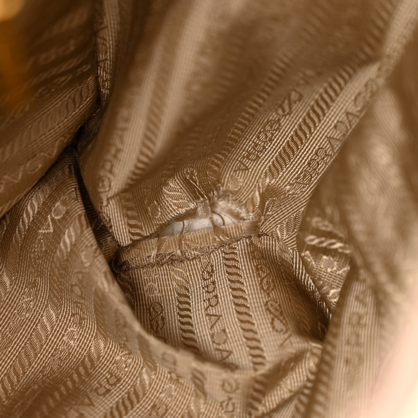 Saffiano Medium Galleria Double Zip Tote Cammeo