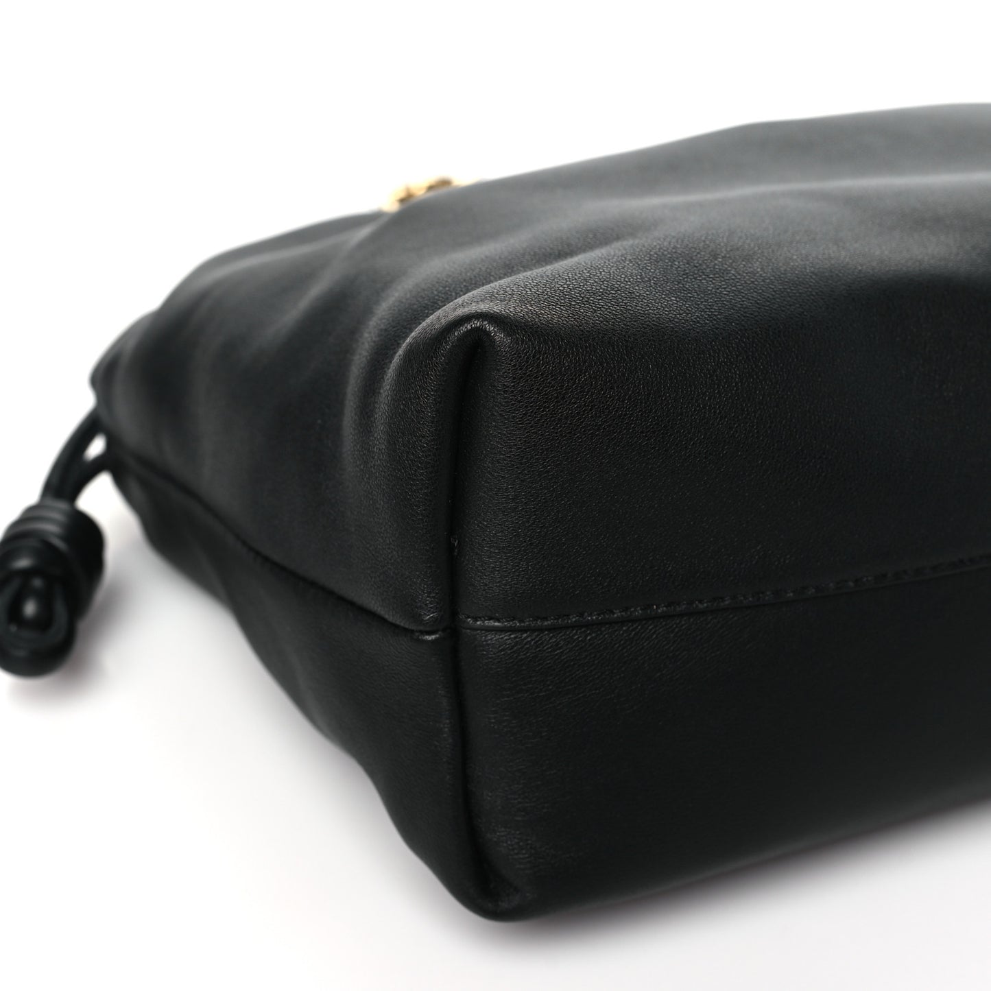 Mellow Nappa Donut Chain Flamenco Knot Clutch Black