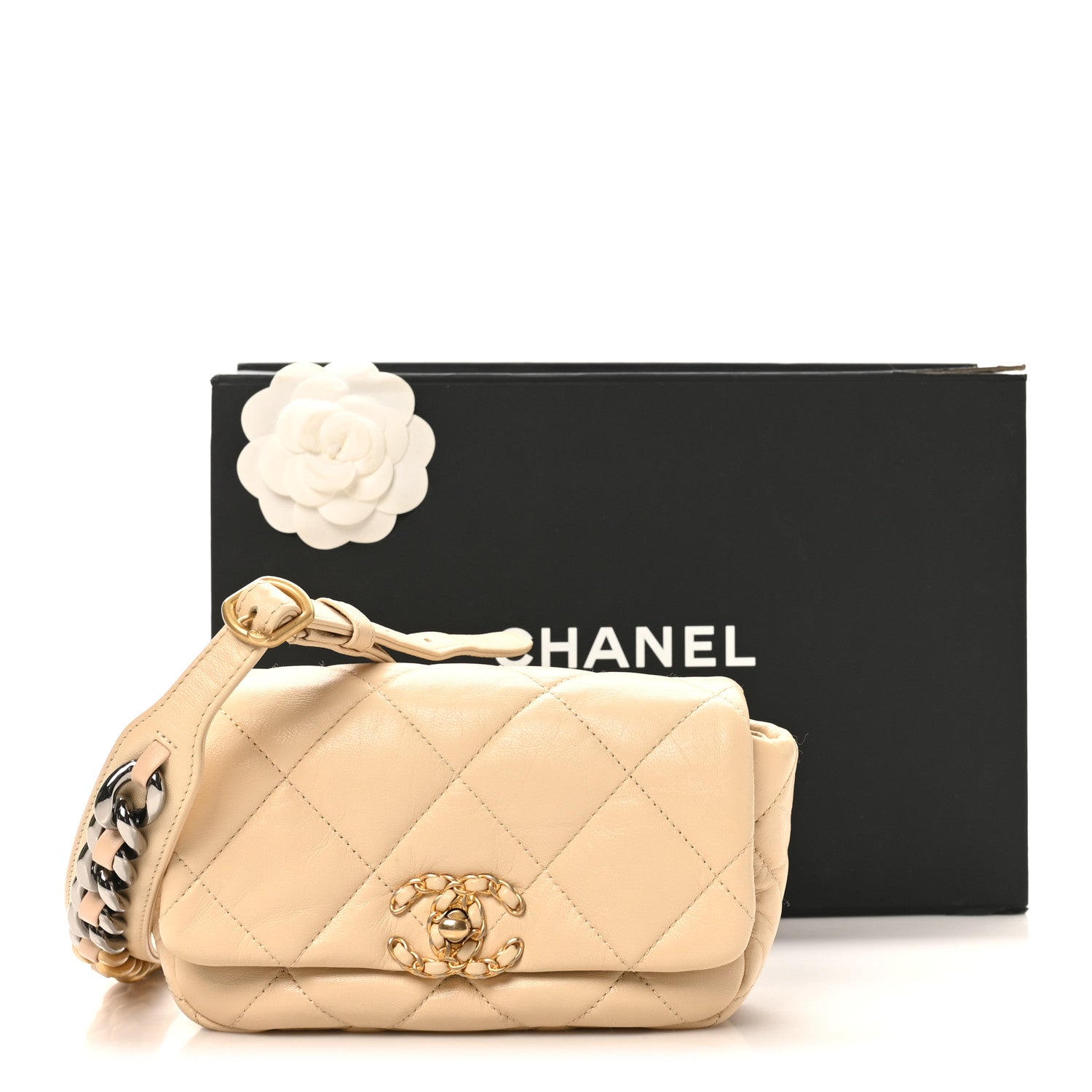 CHANEL ベージュ キルティング ボディバッグ Chanel Goatskin Quilted 19 Waist Bag Light Beige 1834218