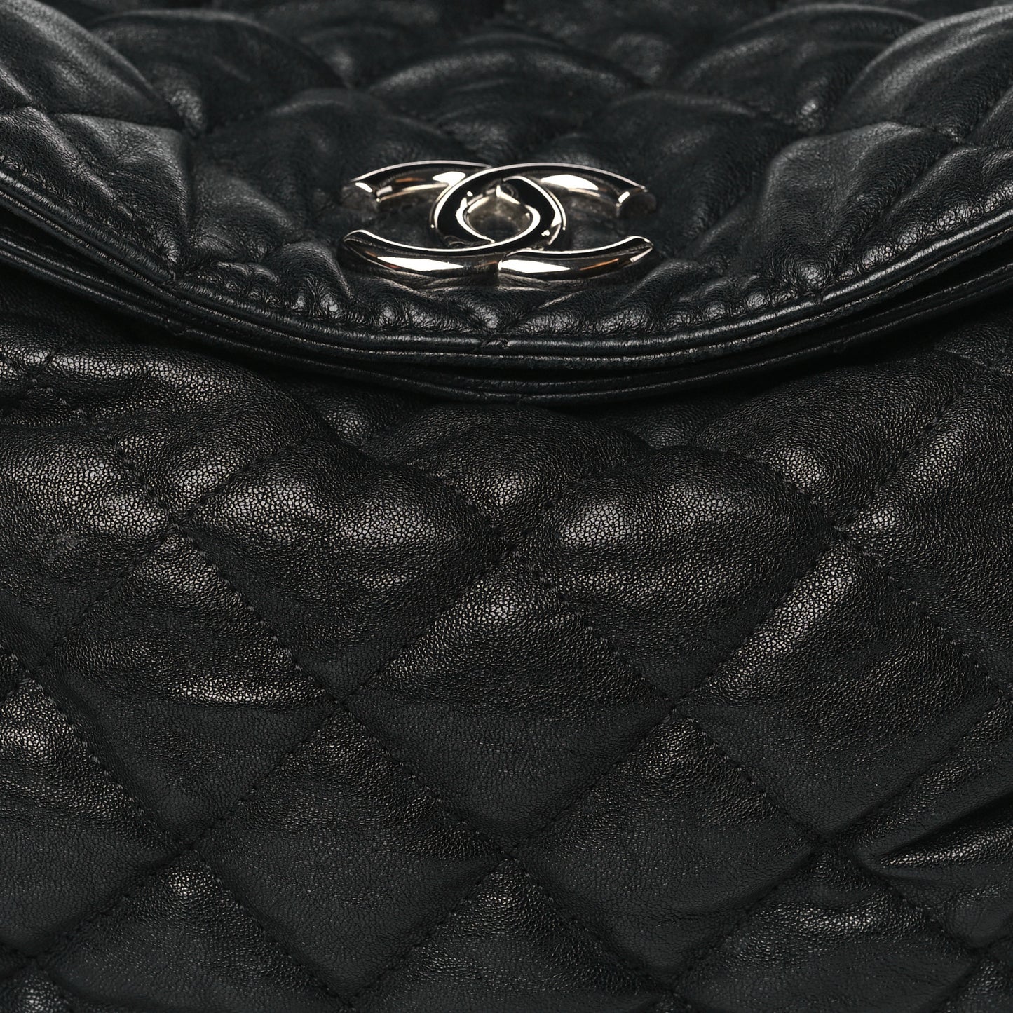 Washed Lambskin Chain Around Hobo Black