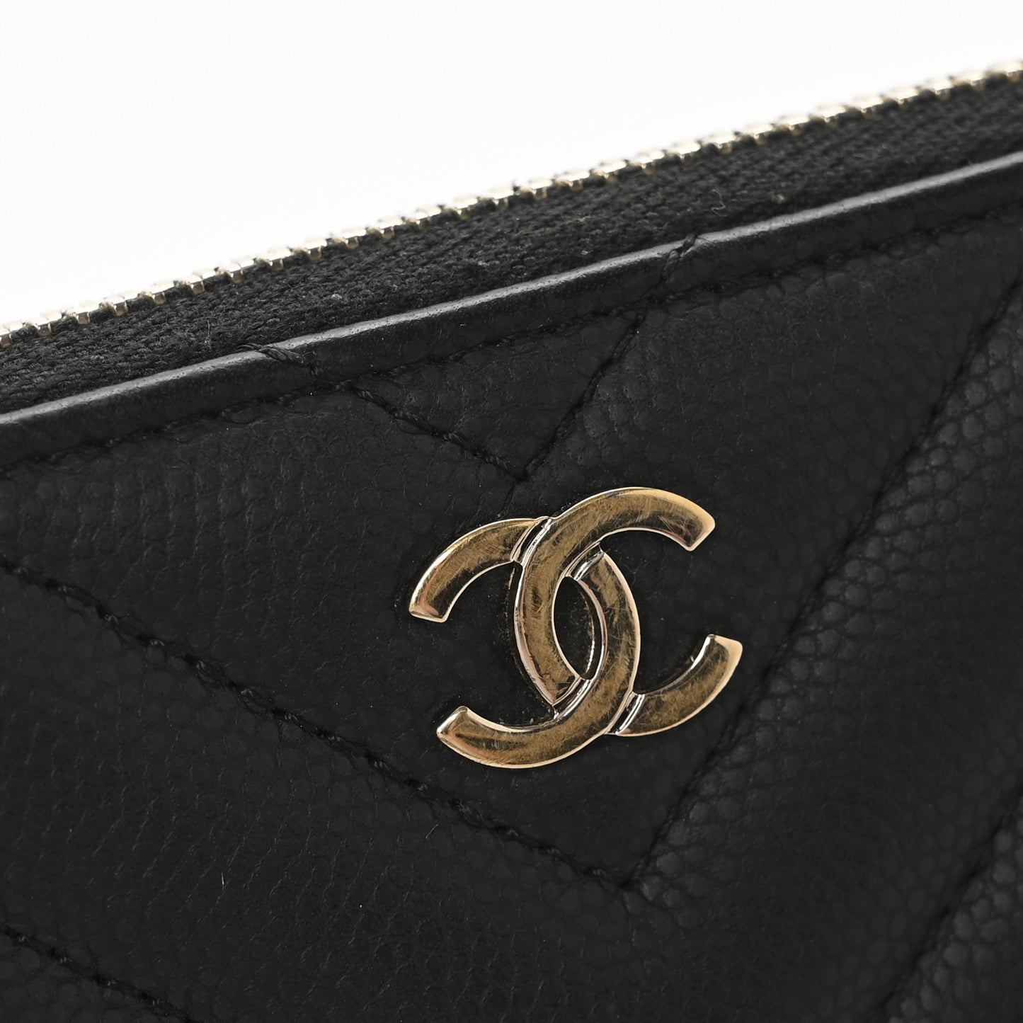 Caviar Chevron Quilted Medium Zip Around Wallet Black